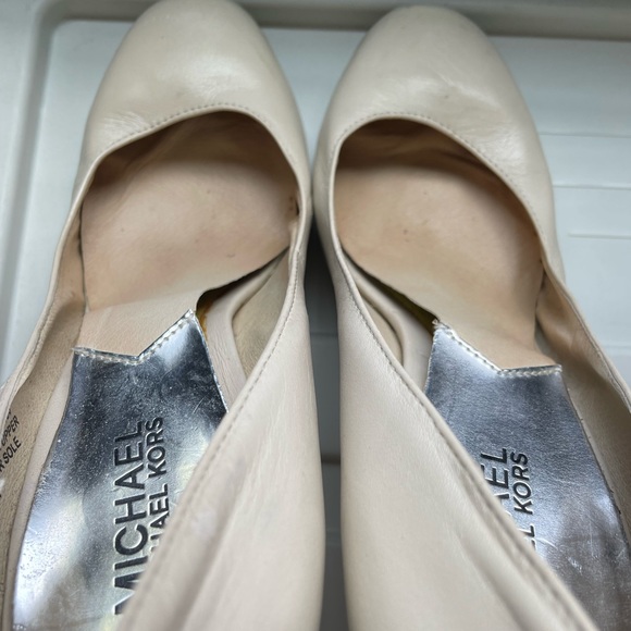 Michael Kors beige leather pumps size 8.5 in very used condition (sold as-is!) - Picture 8 of 14